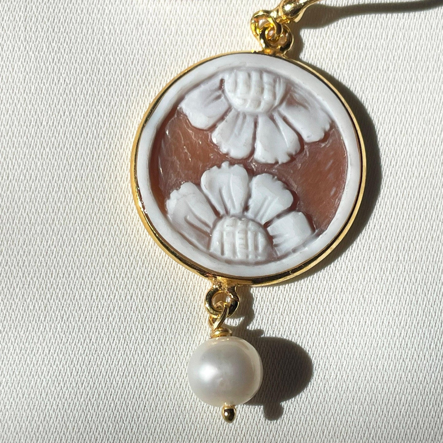 Floral Cameo earrings, drop earrings, glam earrings, made in Italy, custom gift for her, bridal jewellery, pearl earrings, flower jewelry