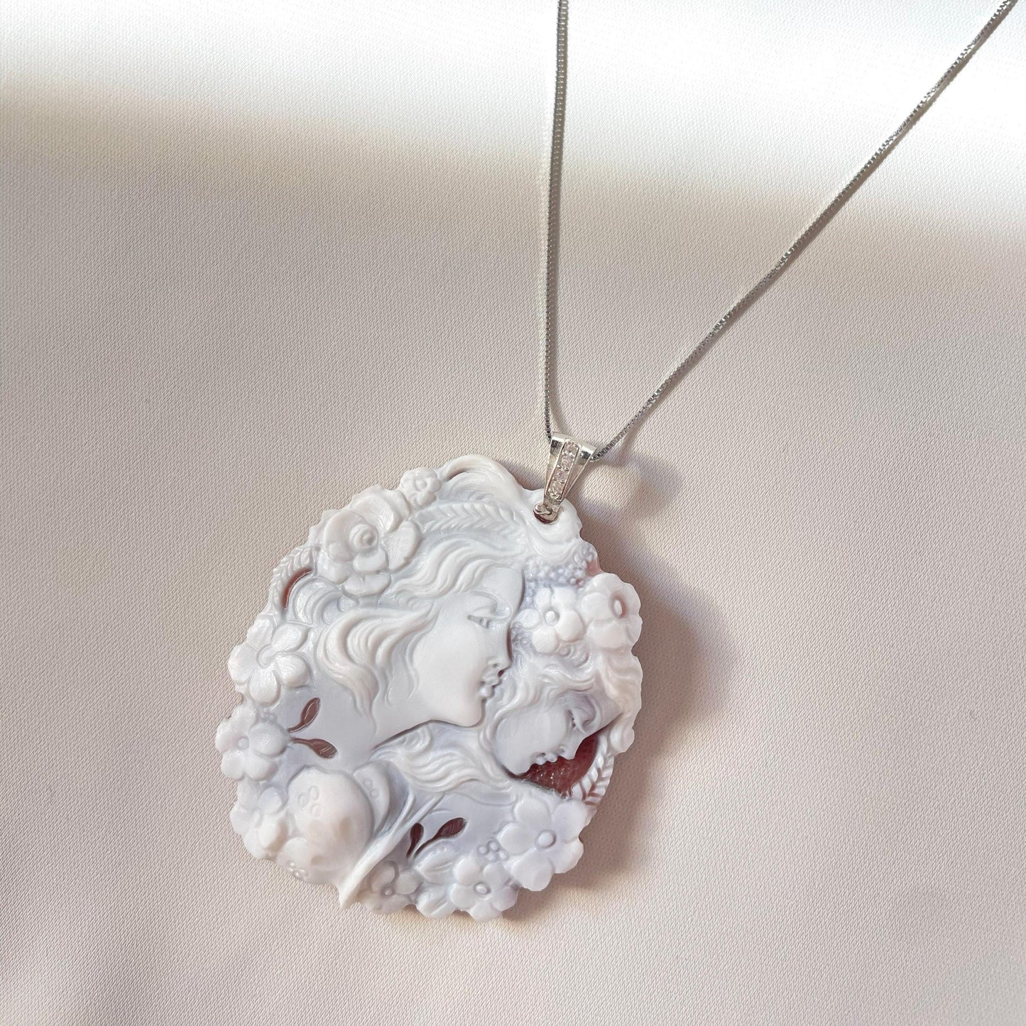 Cameo necklace, mother necklace, genuine sea shell cameo, made in Italy, personalised gift for her, wedding jewelry, bridal necklace, mom