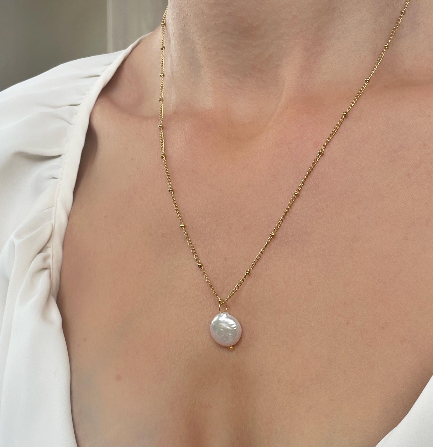 Dainty freshwater pearl necklace, pearl pendant, 18k gold necklace, waterproof golden necklace, hypoallergenic, made in Italy, sister gift