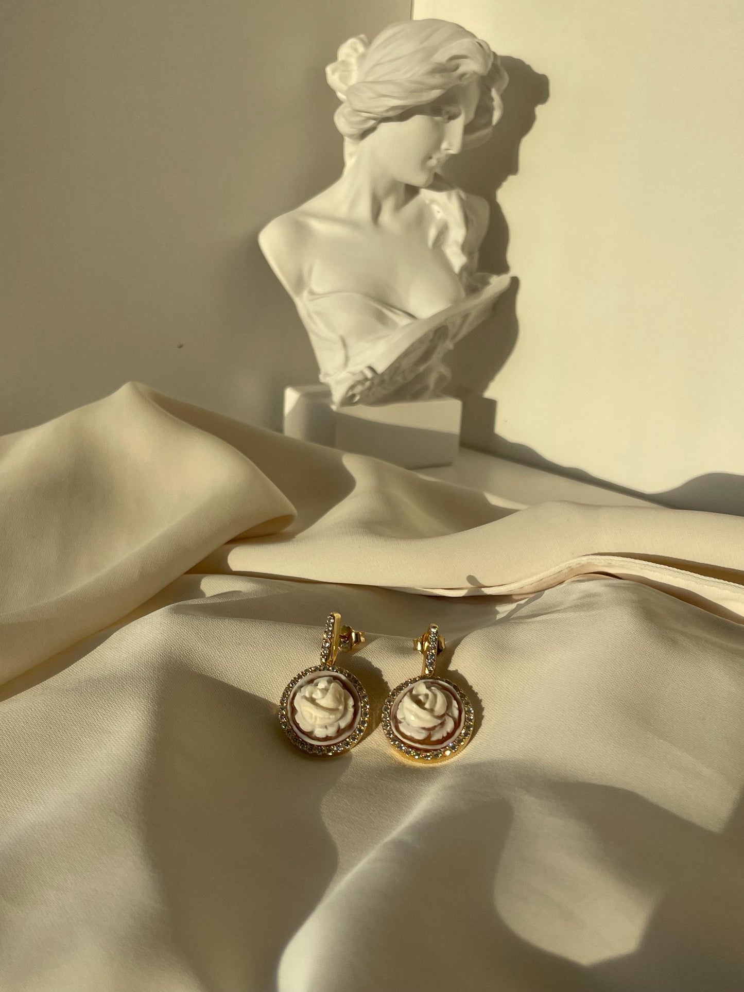 18kt gold drop earrings, Cameo earrings, stud earrings, glam earrings, wedding, bridal jewelry, made in Italy, rose earrings, silver earring