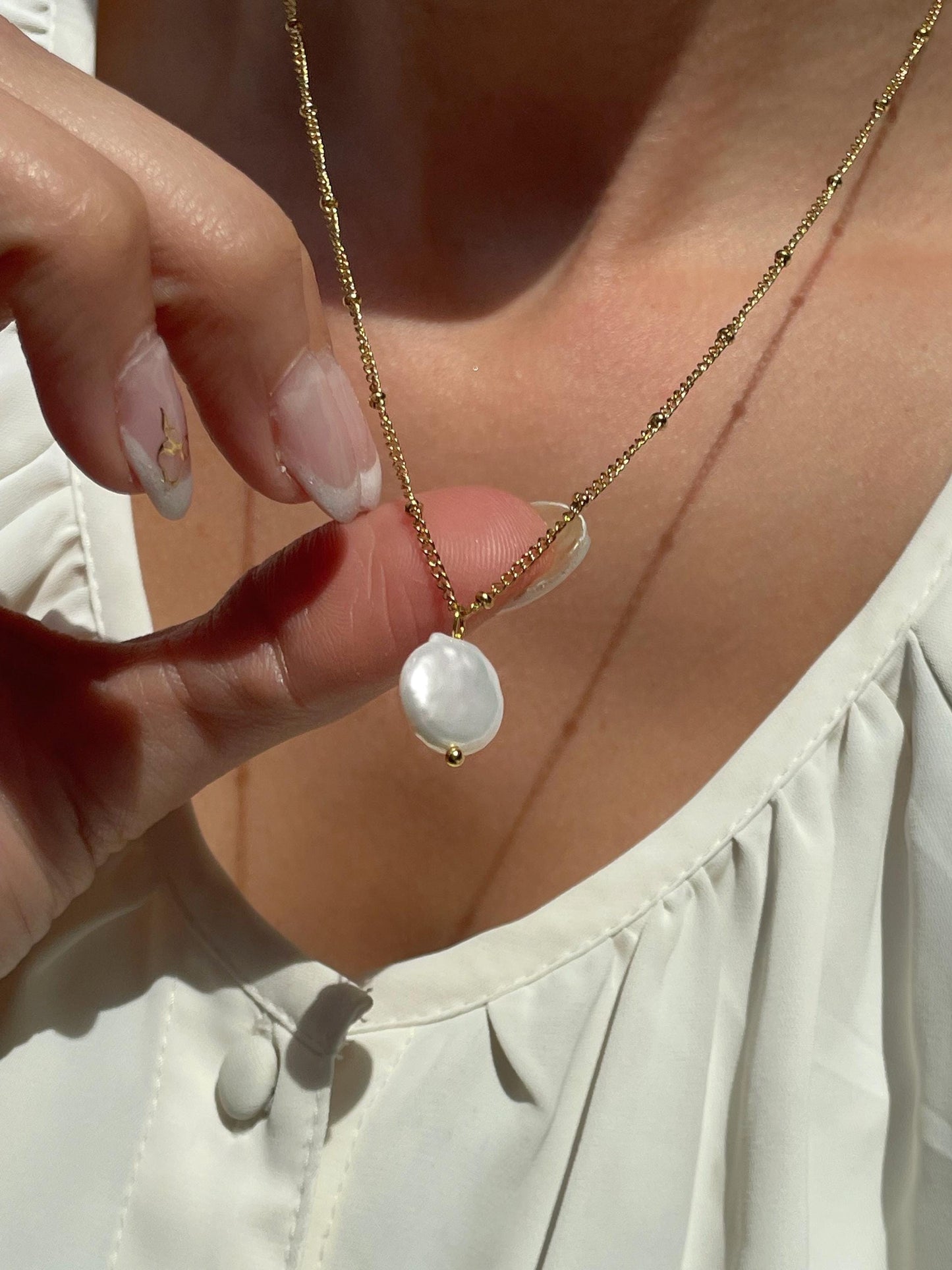 Dainty freshwater pearl necklace, pearl pendant, 18k gold necklace, waterproof golden necklace, hypoallergenic, made in Italy, sister gift