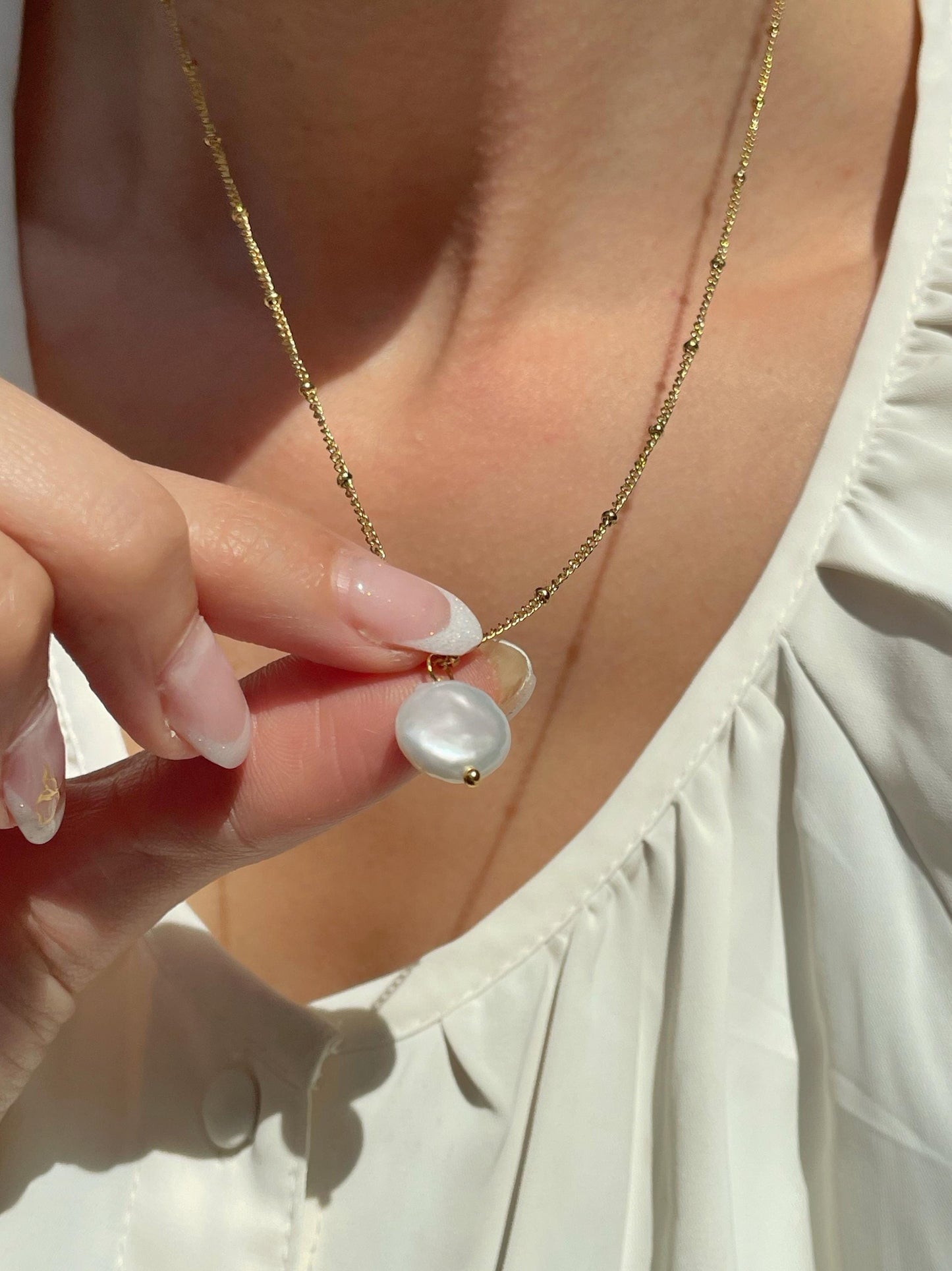 Dainty freshwater pearl necklace, pearl pendant, 18k gold necklace, waterproof golden necklace, hypoallergenic, made in Italy, sister gift