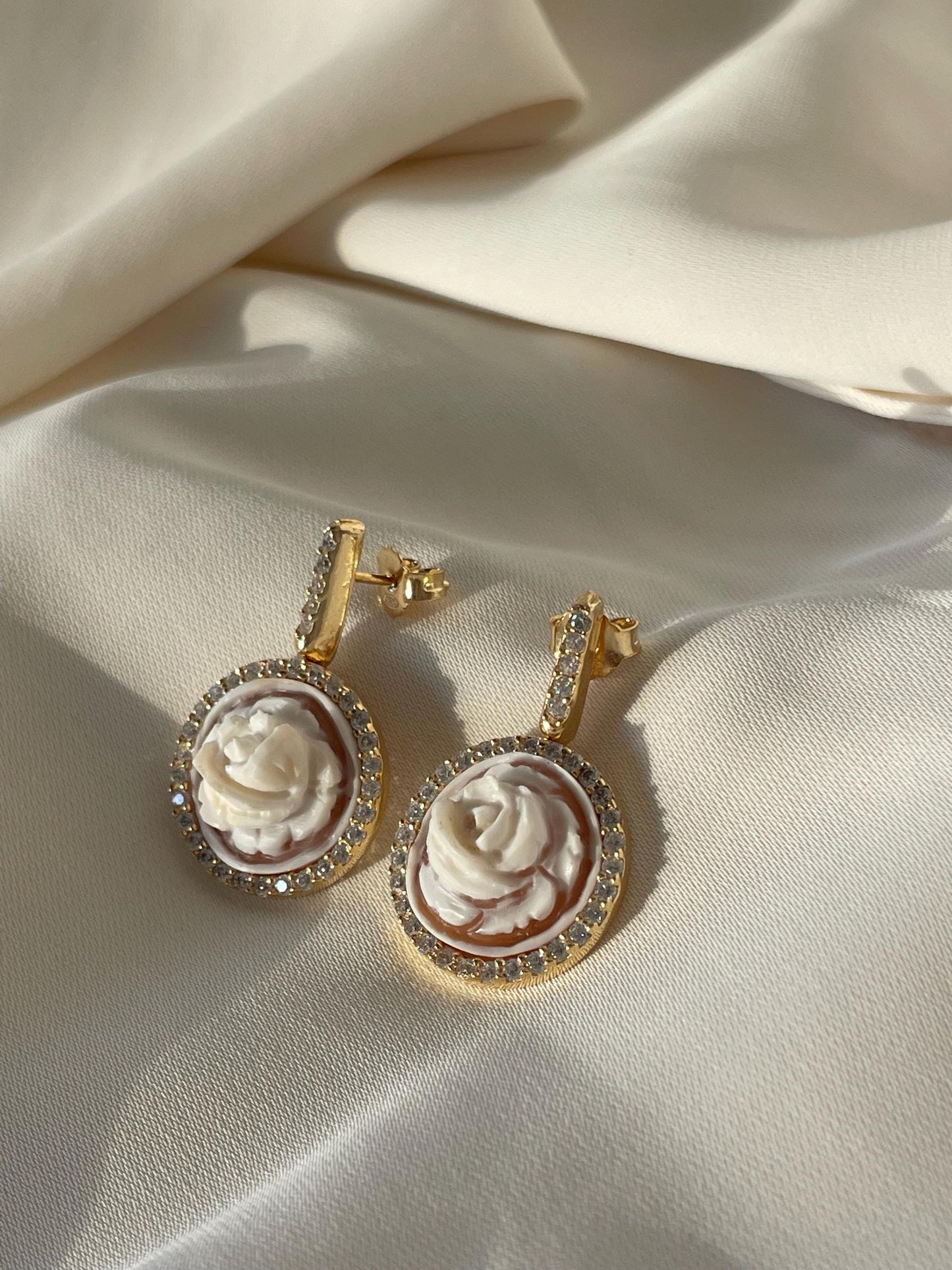 18kt gold drop earrings, Cameo earrings, stud earrings, glam earrings, wedding, bridal jewelry, made in Italy, rose earrings, silver earring