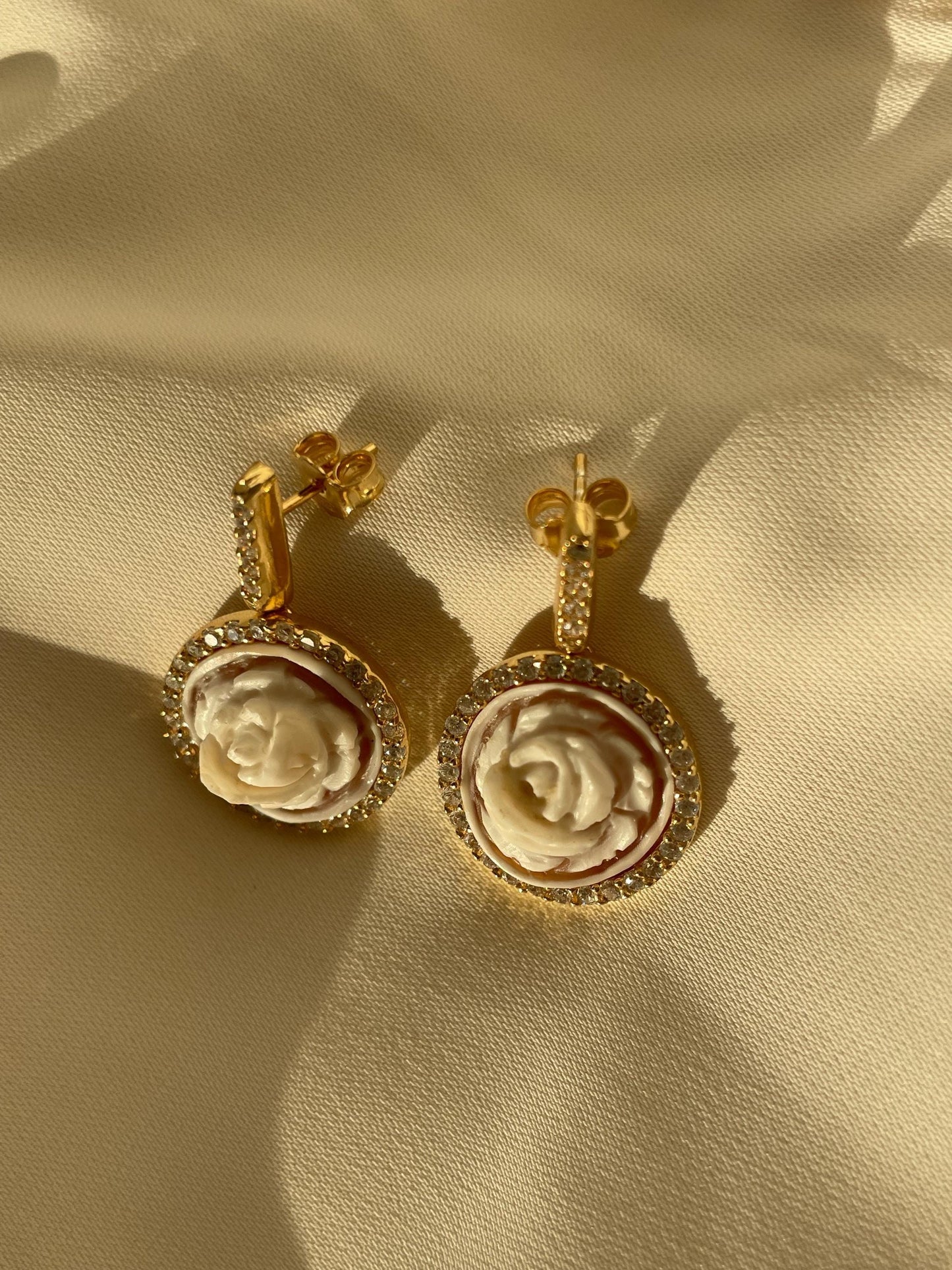 18kt gold drop earrings, Cameo earrings, stud earrings, glam earrings, wedding, bridal jewelry, made in Italy, rose earrings, silver earring