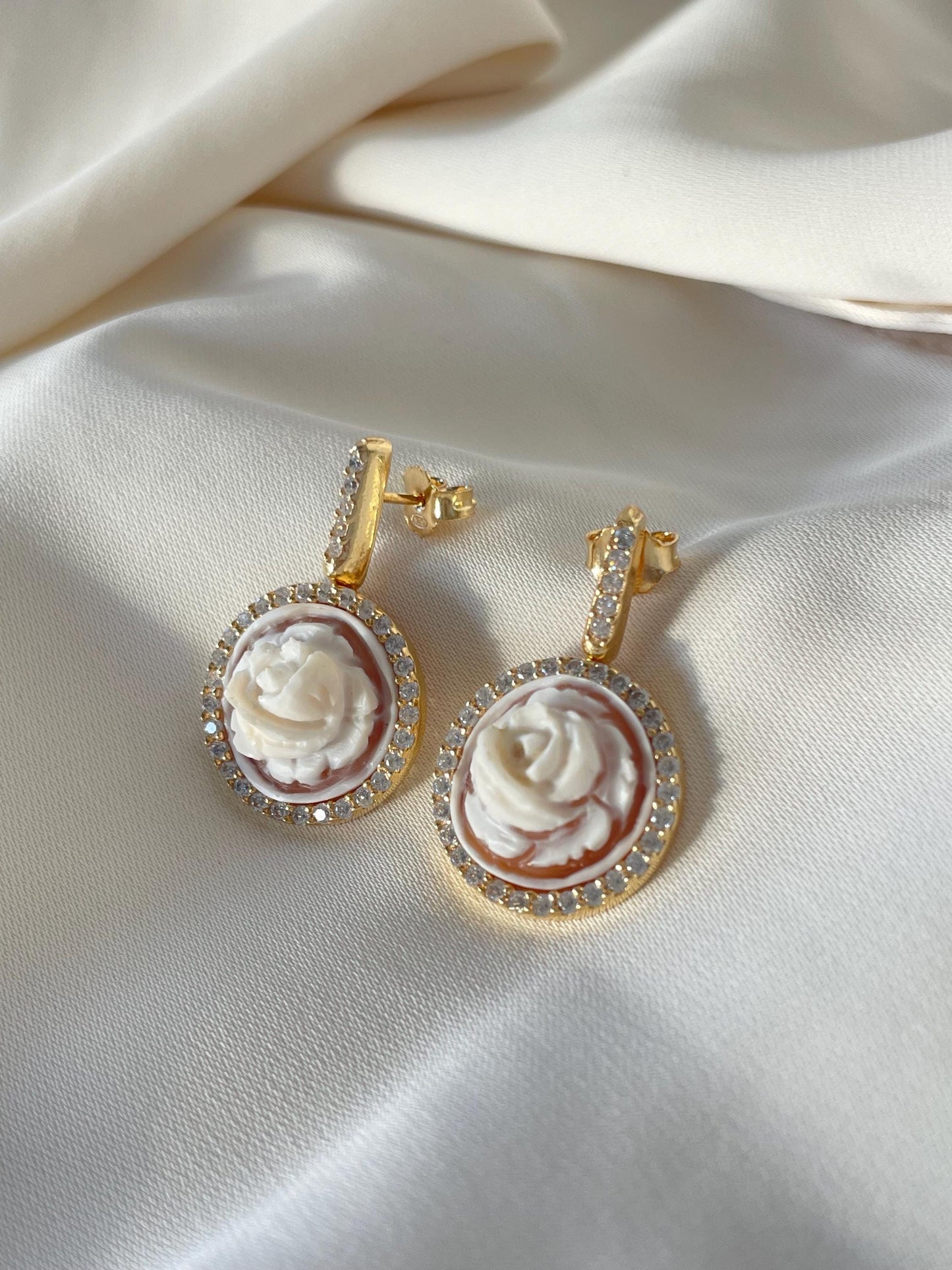 18kt gold drop earrings, Cameo earrings, stud earrings, glam earrings, wedding, bridal jewelry, made in Italy, rose earrings, silver earring