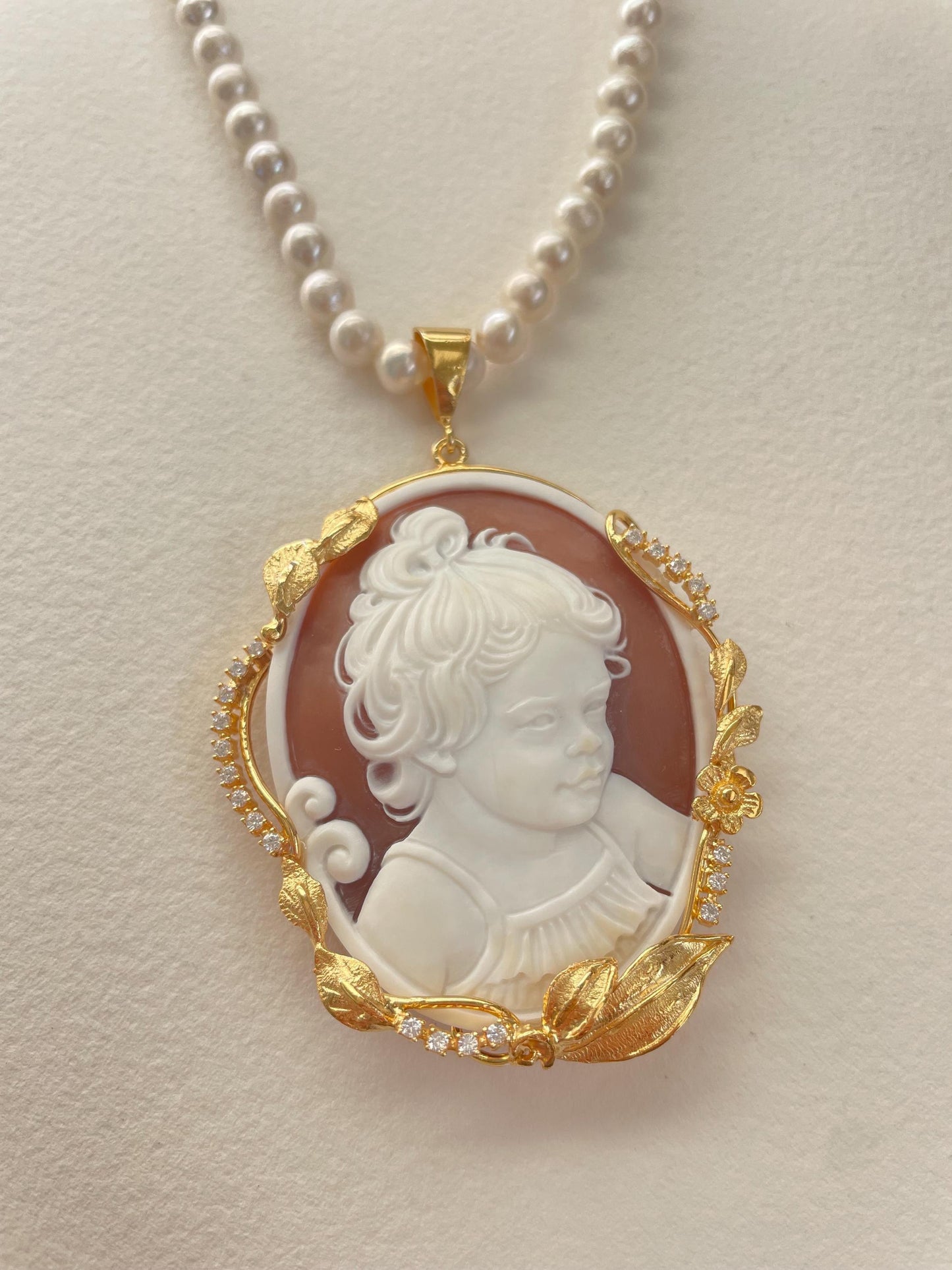 Custom Family Portrait Cameo Necklace, Handcrafted Italian Seashell Jewelry