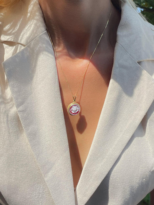Rose cameo necklace - round