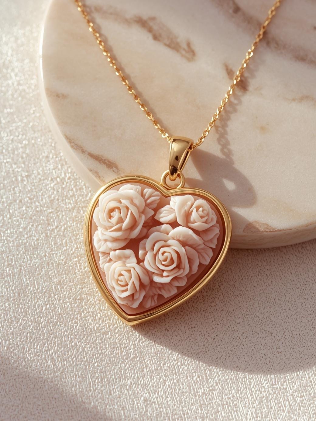 Heart cameo necklace - Roses