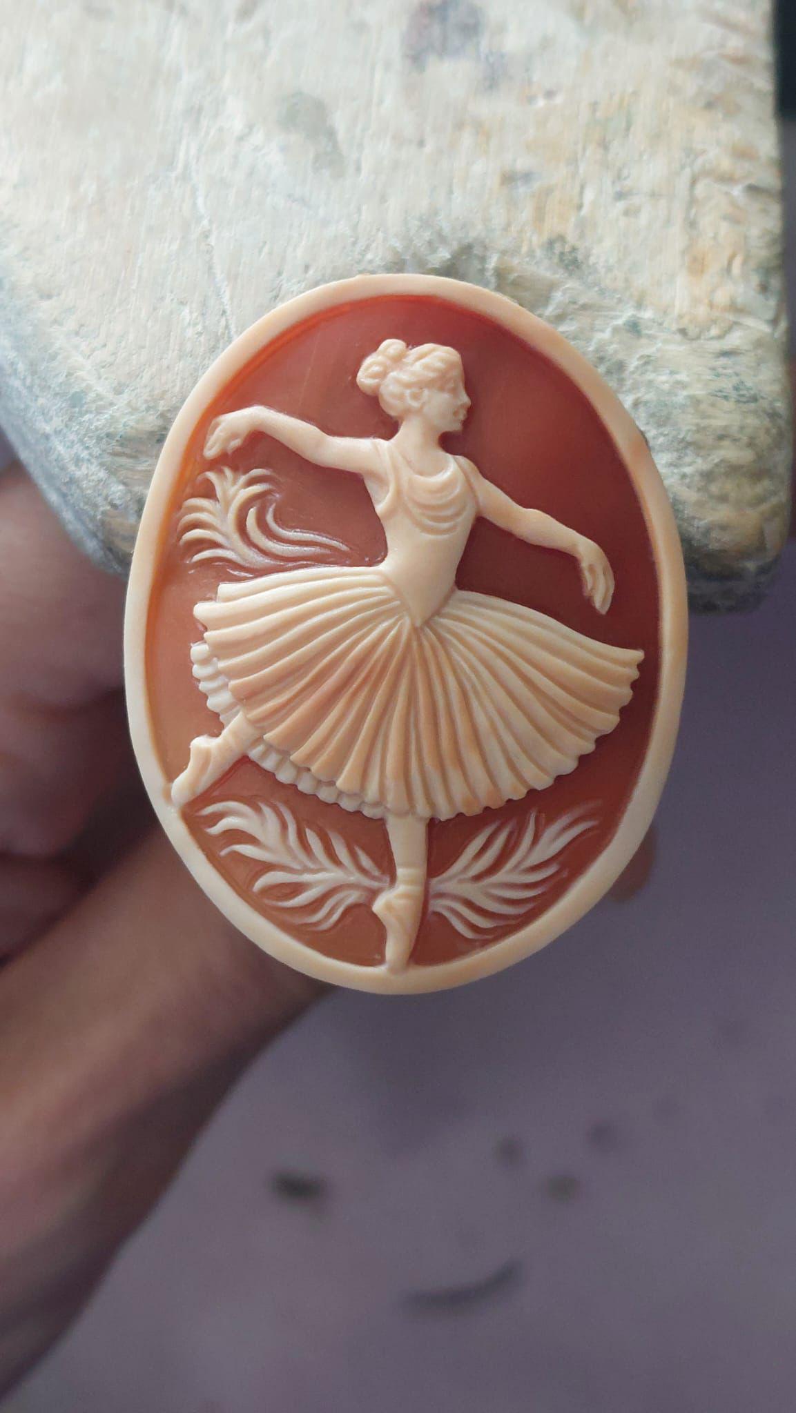Custom Family Portrait Cameo Necklace, Handcrafted Italian Seashell Jewelry