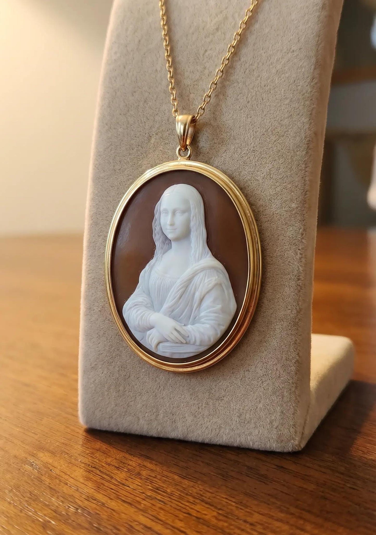 handmade mona lisa Cameo necklace 