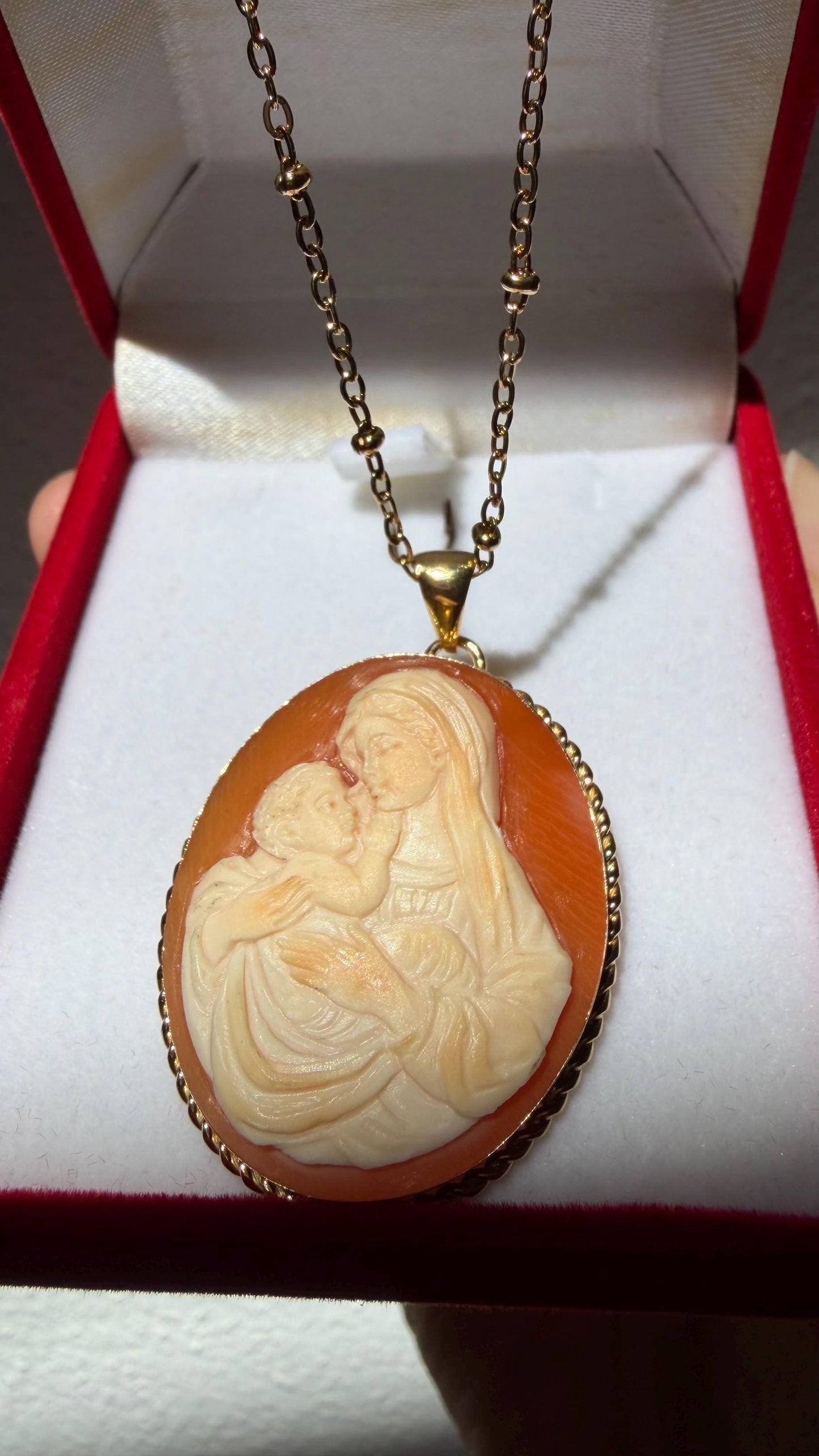 Virgin Mary Cameo Necklace, Christian Pendant, baby Jesus jewelry, 18k Gold Chain Necklace