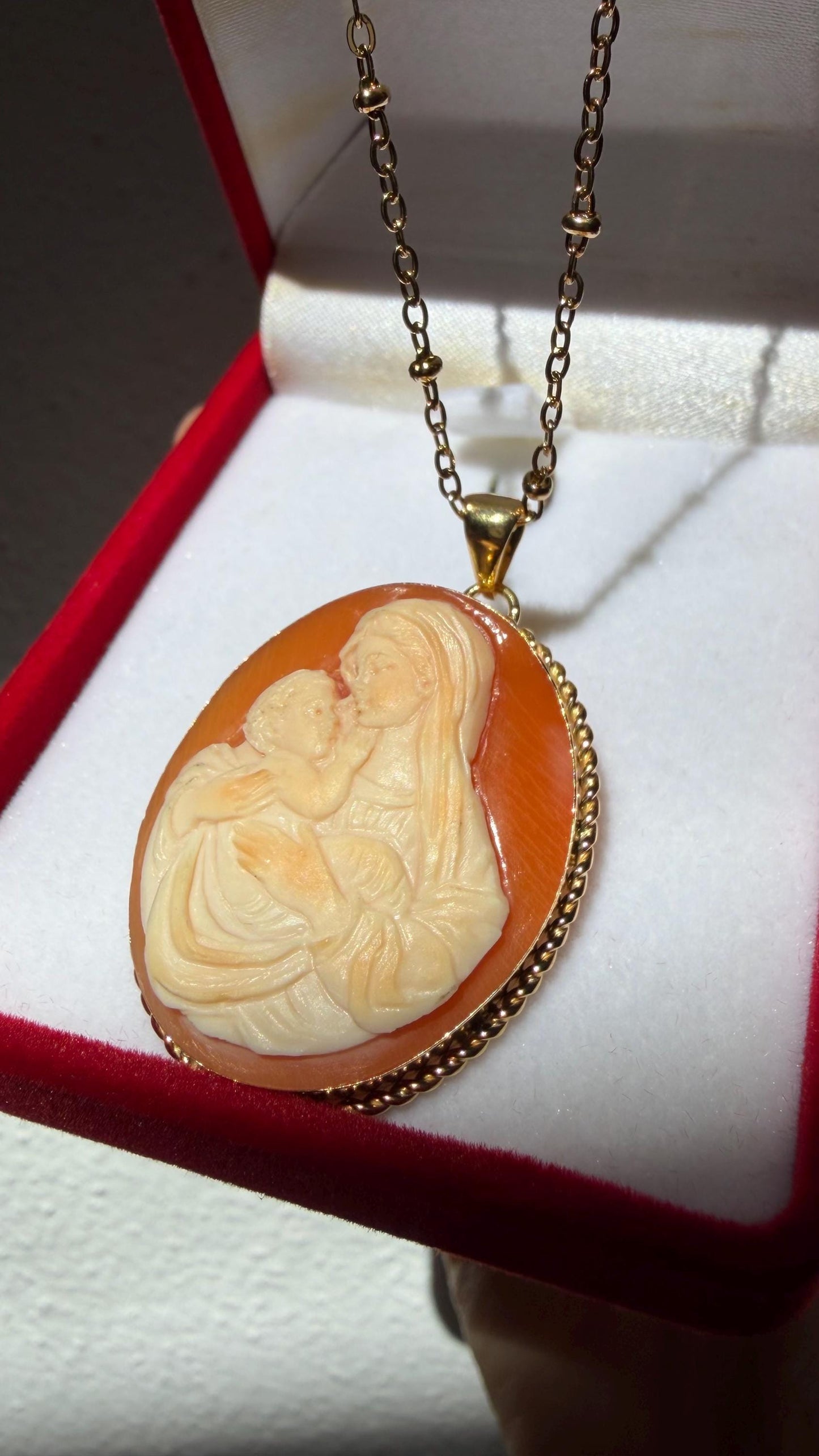 Virgin Mary Cameo Necklace, Christian Pendant, baby Jesus jewelry, 18k Gold Chain Necklace