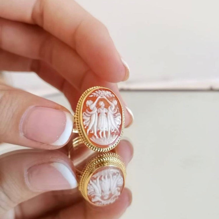 THE THREE GRACES CAMEO RING - GOLD
