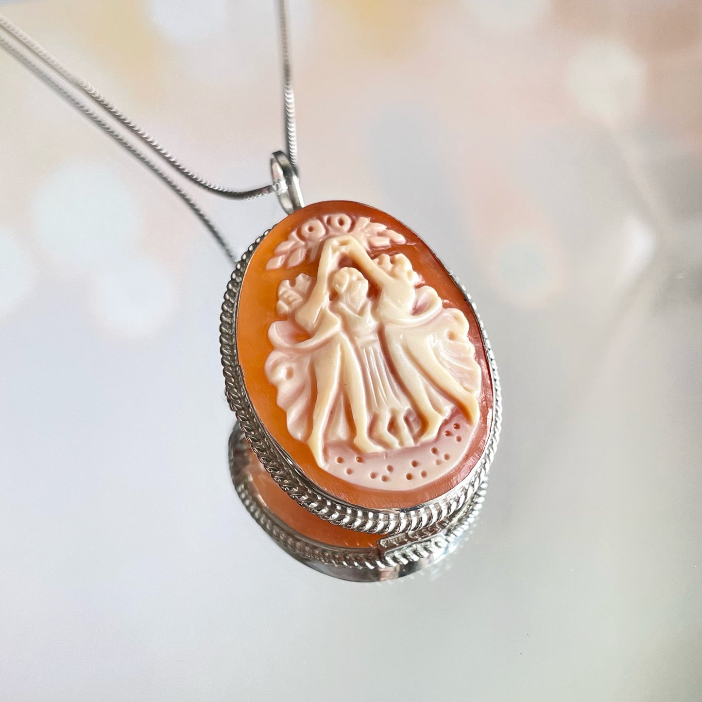 THE THREE GRACES CAMEO - SILVER