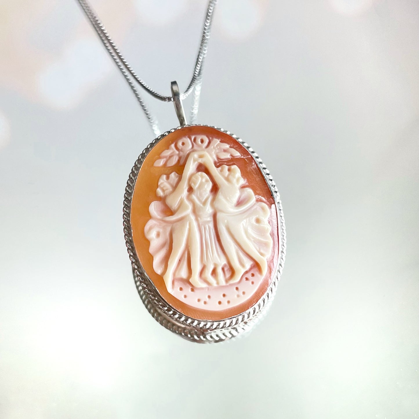 THE THREE GRACES CAMEO - SILVER