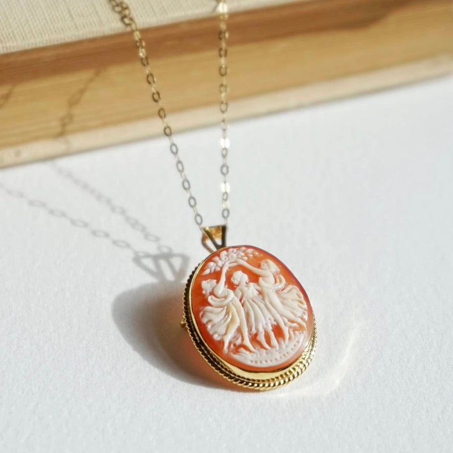THE THREE GRACES CAMEO RING - GOLD