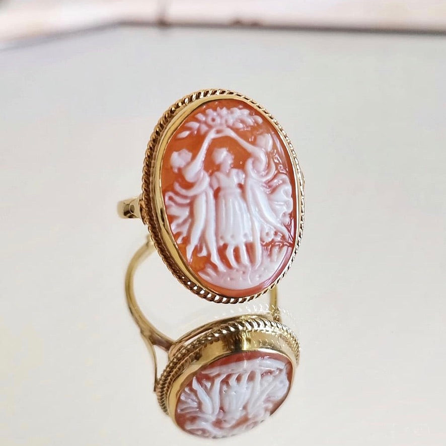 THE THREE GRACES CAMEO RING - GOLD
