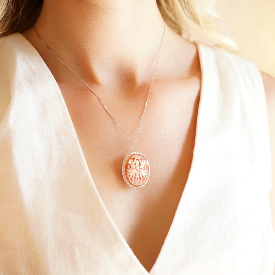 THE THREE GRACES CAMEO - SILVER